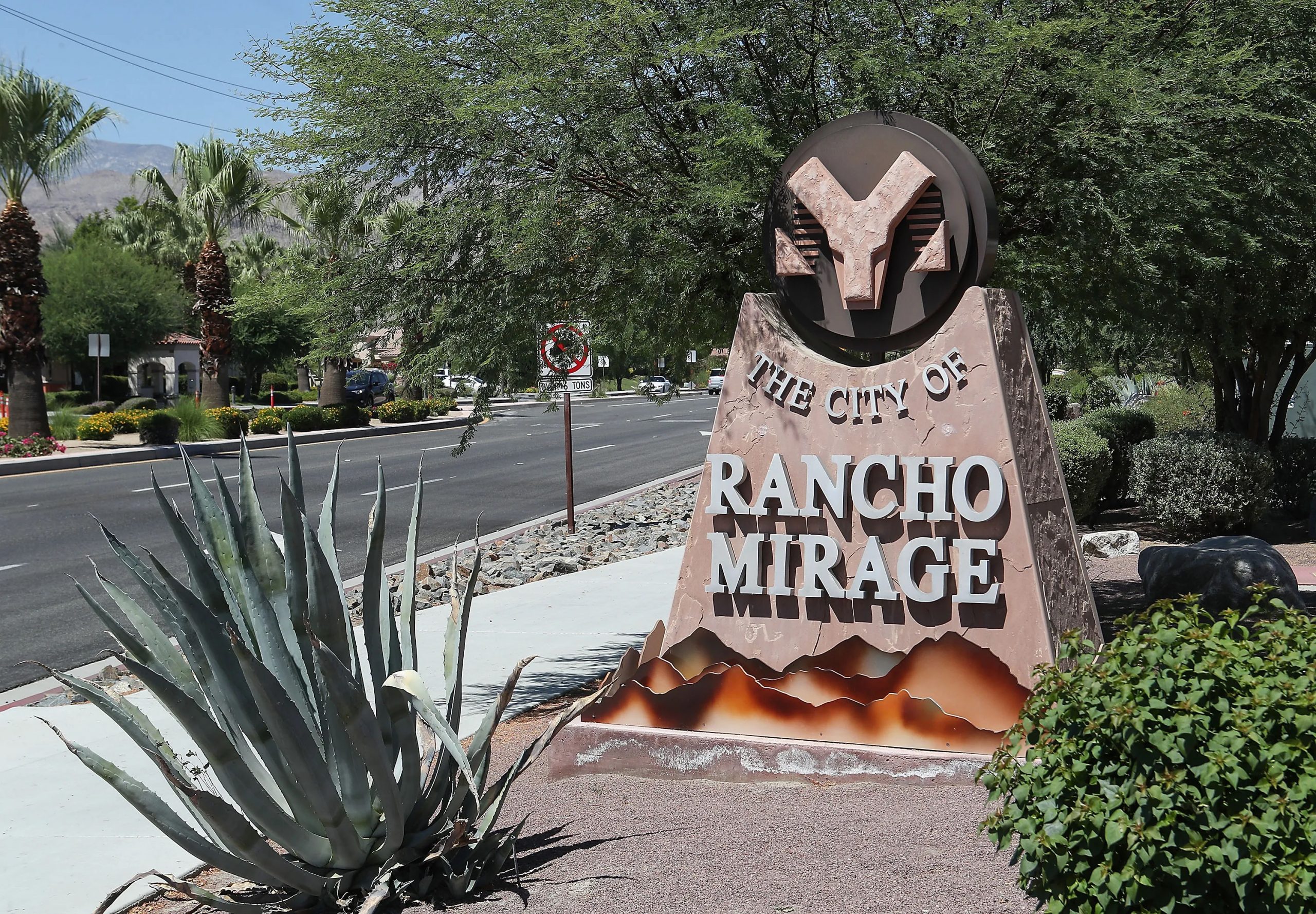 45175b25-46e6-40f0-b334-a0c6733366fd-rancho_mirage_sign